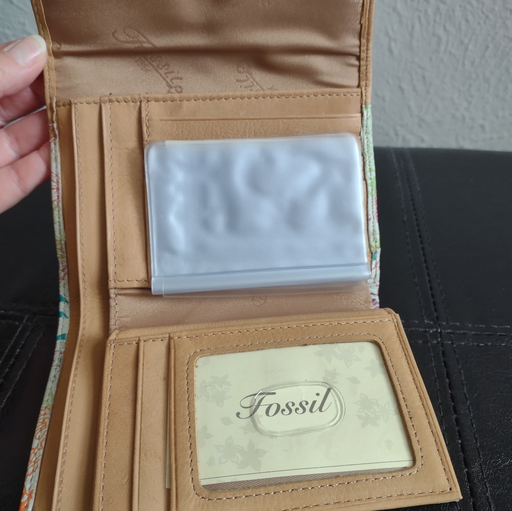 Fossil Genuine Leather Butterfly Floral Print Trifold Wallet - Picture 11 of 11